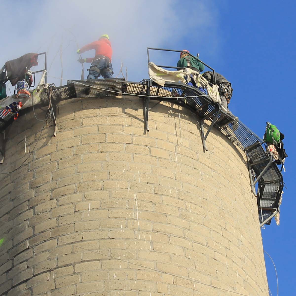 Demolition of the Stráž pod Ralskem chimney (120m)